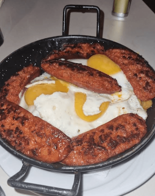 Huevos Estrellados con Chorizo